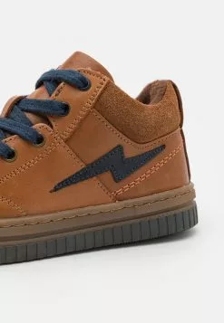 Friboo Sneakers Laag - Cognac -Aanbiedingen Kleding Trend Winkel 20afb5dee7a144bbafa4da6f4730be3e