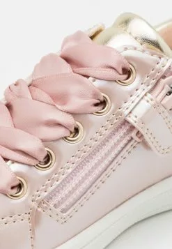 Friboo Sneakers Laag - Pink 11 Friboo Sneakers Laag - Pink -Aanbiedingen Kleding Trend Winkel 2b3b130249ac4be1b52d9de2f622a4c0