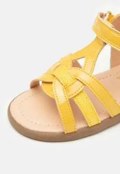 Friboo Sandalen - Yellow -Aanbiedingen Kleding Trend Winkel 3b63bc3f180f4619a75308849ff8cd55