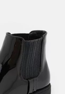 Friboo Korte Laarzen - Black -Aanbiedingen Kleding Trend Winkel aa2cfb8bbabf4428a25966a5fa0a3cd4