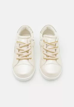 Friboo Sneakers Laag - White -Aanbiedingen Kleding Trend Winkel aed1df307703407a8663e9dbcf6b6d4a