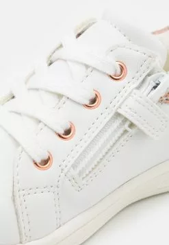 Friboo Sneakers Laag - White -Aanbiedingen Kleding Trend Winkel c3edc61621374747ba56ca720cd95c7c