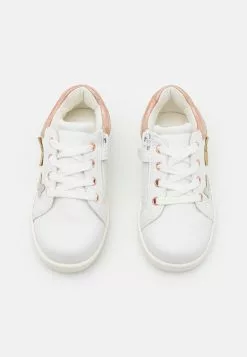 Friboo Sneakers Laag - White -Aanbiedingen Kleding Trend Winkel ce634fb481c34e23bb83949b2ecec5ed
