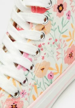 Friboo Trainers - Sneakers Hoog - Off-White 11 Friboo Trainers - Sneakers Hoog - Off-White -Aanbiedingen Kleding Trend Winkel f297f8dde8a94b9cbff676f17fe79a3d